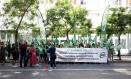 Varias personas durante una concentración frente a la Delegación Especial de la Agencia Estatal de la Administración Tributaria (AEAT), a 29 de mayo de 2026, en Madrid (España). Organizada por CSIF el objetivo de la movilización es reclamar tres ejes básicos: aumento de plantilla, mejoras de las condiciones laborales y cumplimiento de los acuerdos firmados con la Agencia, especialmente los relativos a carrera profesional, teletrabajo y reconocimiento del riesgo en Vigilancia Aduanera.

Gabriel Luengas / Europa Press
29/5/2026