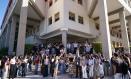Participantes en el minuto de silencio convocado por la Universidad de Granada en memoria de la estudiante Claudia Tacoronte Aguilera, asesinada en México. A 14 de septiembre de 2026 en Granada (Andalucía, España). La Universidad de Granada (UGR) ha expresado este lunes su "más firme repulsa y absoluta condena" ante el asesinato de la estudiante Claudia Tacoronte Aguilera, que realizaba una estancia de movilidad académica en la Universidad Autónoma del Estado de Morelos (UAEM), perpetrado en el municipio de Cuautla (México).

Arsenio Zurita / Europa Press
14/9/2026