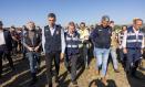El presidente de Castilla-La Mancha, Emiliano García-Page, asiste a una reunión de coordinación en el Puesto de Mando Avanzado (PMA), para analizar la situación del accidente ferroviario registrado esta mañana por el alcance de dos trenes de alta velocidad en la estación de la localidad toledana de Urda.