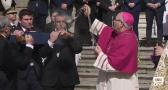 Por primera vez, las puertas del Palacio Arzobispal fueron testigos del encuentro entre el Cristo Resucitado y la Virgen de la Alegría