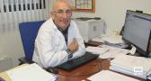 Vicente cuelga su bata blanca