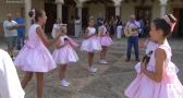 Las danzantas de Mota del Cuervo se enfrentan con ritmo y color