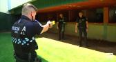 Agentes de Puertollano aprenden a manejar la pistola táser