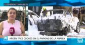 Arden tres coches en un parking de Toledo