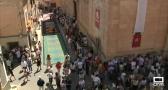 Elche de la Sierra se prepara para exhibir sus famosas alfombras de serrín