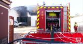 Nueva intervención de los bomberos en la fábrica de pan que se incendió en Oropesa