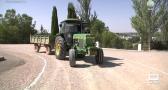 Concurso de habilidad con tractores en Villanueva de la Jara