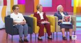 En compañía de tres amigas viudas que viven en la misma residencia