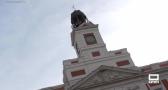 Jesús, el encargado de poner en marcha el reloj de la Puerta del Sol, nos explica su funcionamiento
