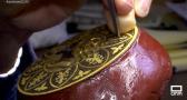 Conocemos al damasquinador más veterano y a la más joven de Toledo