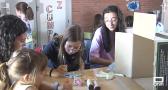 Decenas de niños en la escuela de verano en Olmeda del Rey