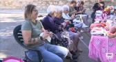 Las vecinas de Mazarambroz adornan de nuevo sus calles y plazas con piezas de ganchillo