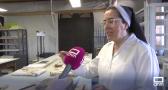 Conocemos a María Dolores, la restauradora que cura documentos centenarios