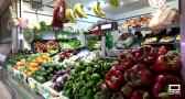 Ante la carestía de las frutas y verduras, mucha gente compra por unidades