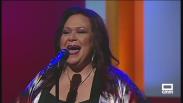Edith Salazar canta "Orgullosa" en En Compañía