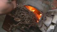 Elaboran tortas de manteca en un horno casi único en España