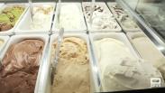 Saboreamos los helados artesanales de Heladería francés en Almansa
