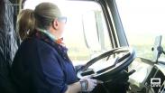 El día a día de Elena, camionera profesional