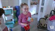 Pasamos un díla con Angela, una niña con síndrome de Angelman
