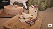 Conocemos el queso recubierto de flores silvestres en Villaescusa de Haro