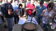 Degustamos las gachasmigas en la feria de Almansa