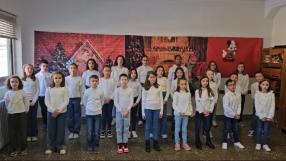 El colegio Nuestra Señora de Belén de Almansa canta con Rozalén