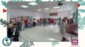 Alumnos de 5º y 6º del CEIP Valparaíso de Toledo cantan con Rozalén