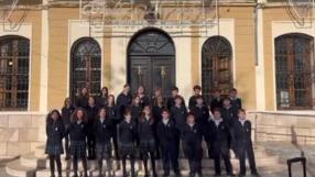 ​El colegio Nuestra Señora de los Dolores de Quintanar de la Orden canta con Rozalén