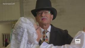 En Las Hunfrías hoy se celebra una boda muy carnavalera