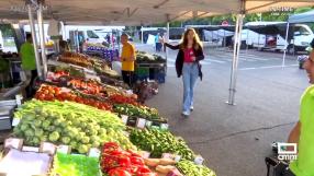 Gran variedad de puestos en el mercadillo de Talavera de la Reina
