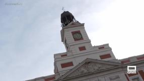 Jesús, el encargado de poner en marcha el reloj de la Puerta del Sol, nos explica su funcionamiento