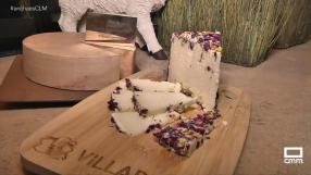 Conocemos el queso recubierto de flores silvestres en Villaescusa de Haro