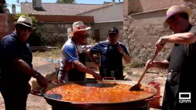 Los vecinos de Ajofrín disfrutan de una paella en honor a la Virgen de Gracia