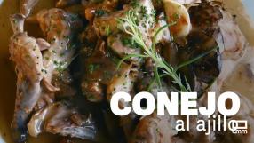 Receta conejo al ajillo y ensalada de endivias con queso manchego