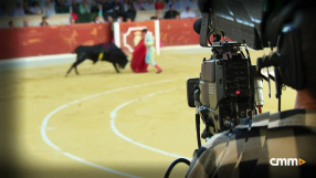 Más de 200 horas de directo, 775 programas de actualidad taurina, 72 festejos emitidos en directo en 2024 que se suman a las más de 1.500 retransmisiones de la historia de CMM.

Y detrás de cada retransmisión taurina, un equipo de más de 30 profesionales.

Los Toros, en Castilla-La Mancha Media.