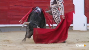 El despertar de la bravura, la leyenda, la furia. Arte y toreo se juntan en una profesión milenaria de lucha entre hombre y animal.

Comienza la temporada taurina en Castilla-La Mancha Media, 'Saltamos al ruedo'.