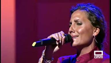 Marisol Bizcocho canta 'Dame una señal'