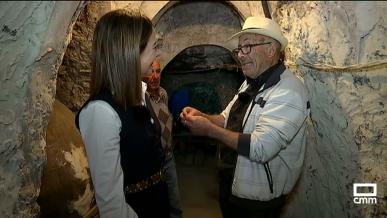 Así es Villaconejos de Trabaque, un pueblo que destaca por sus cuevas y su afición por el mimbre
