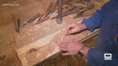 Ignacio Paniagua cumple 50 años dando forma a la madera