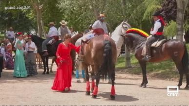 Talavera arropa a San Isidro en su gran desfile de carrozas