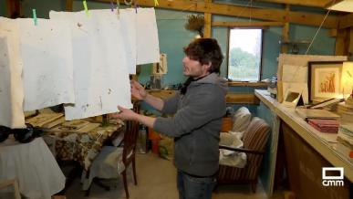 El proceso de crear papel artesano