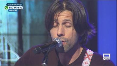 Patricio canta 'Morir en la orilla'