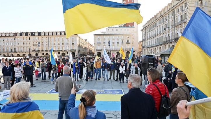 Manifestantes en Roma para pedir el alto el fuego en Ucrania.