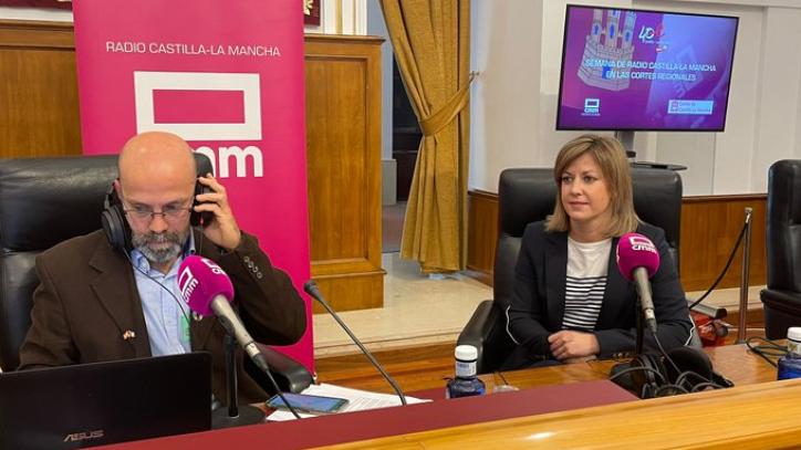 Ana Isabel Abengózar en los micrófonos de Radio Castilla-La Mancha
