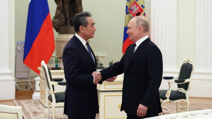 Encuentro entre el presidente ruso, Vladimir Putin, y el ministro de Exteriores chino, Wang Yi 22 February 2023. (Rusia, Moscú) EFE/EPA/ANTON NOVODEREZHKIN/SPUTNIK/KREMLIN / POOL MANDATORY CREDIT