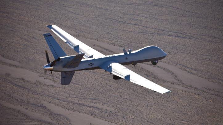 USA5107. WASHINGTON (DC, EEUU), 14/03/2023.- Fotografía sin fecha cedida por la Fuerza Aérea estadounidense donde se aprecia el dron MQ-9 Reaper durante una misión de entrenamiento sobre el campo de pruebas y entrenamiento en el estado de Nevada (EE.UU.). El dron "Reaper MQ-9" tiene capacidad para entrar en combate, pero fue diseñado para prolongadas labores de vigilancia. Así es el aparato que EE.UU. tuvo que derribar este martes sobre el mar Negro después de que un caza ruso lo golpeara, haciendo que perdiera el control. EFE/William Rio Rosado/Fuerza Aérea EE.UU. /SOLO USO EDITORIAL /NO VENTAS /SOLO DISPONIBLE PARA ILUSTRAR LA NOTICIA QUE ACOMPAÑA /CRÉDITO OBLIGATORIO