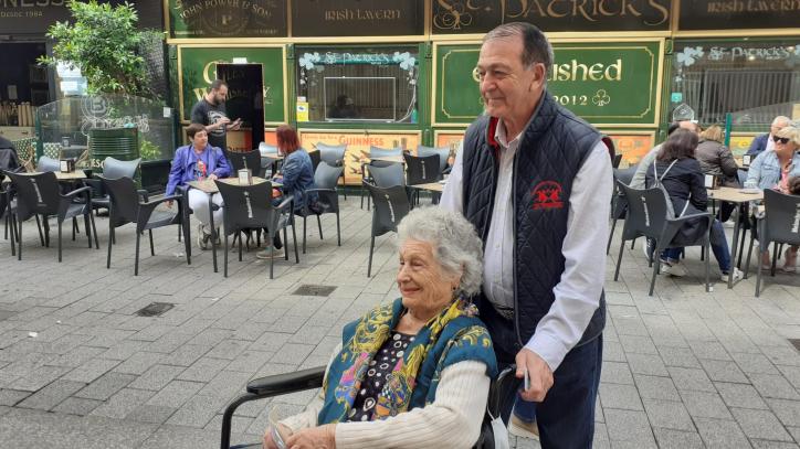 Dolores García Ruiz, de 102 años, va a votar en Albacete