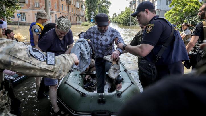 Evacuaciones en el área de Jersón por la rotura de la presa Kajovka en Ucrania