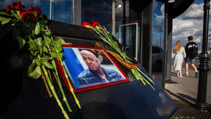 August 25, 2023, St. Petersburg, Russia: A portrait of Yevgeny Prigozhin, head of the private military company Wagner, and flowers laid in his memory at a cafe on Universitetskaya Embankment in St. Petersburg, which belongs to him. On Wednesday, August 23, the Federal Air Transport Agency confirmed in a statement the death of 10 people who were on board a business jet belonging to businessman and founder of Wagner PMC Yevgeny Prigozhin, which crashed in the Tver region, Russia. The Federal Air Transport Agency also confirmed that Yevgeny Prigozhin was on the list of 10 people on board, among whom 3 were crew members. Also on this list was Prigozhin's right hand, Dmitry ''Wagner'' Utkin. The Investigative Committee of Russia has launched a preliminary investigation into the crash of Prigozhin's plane.
Europa Press/Contacto/Artem Priakhin
25/8/2023