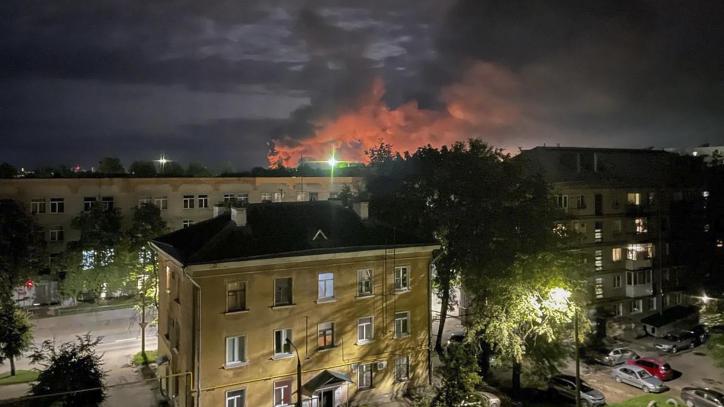 Pskov (Russian Federation), 30/08/2023.- A handout photo made available by the Governor of Russian Pskov region Mikhail Vedernikov Telegram channel shows smoke billowing and explosions light after Russian militaries destroyed drones in Pskov, Pskov region, Russia, 30 August 2023. The Pskov airport was attacked by drones, the governor of the region Mikhail Vedernikov said. Four Il-76 aircraft were damaged. (Rusia, Ucrania) EFE/EPA/GOVERNOR OF PSKOV REGION/HANDOUT -- BEST QUALITY AVAILABLE -- HANDOUT EDITORIAL USE ONLY/NO SALES